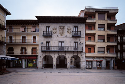Fachada ayuntamiento de Deba (2006)